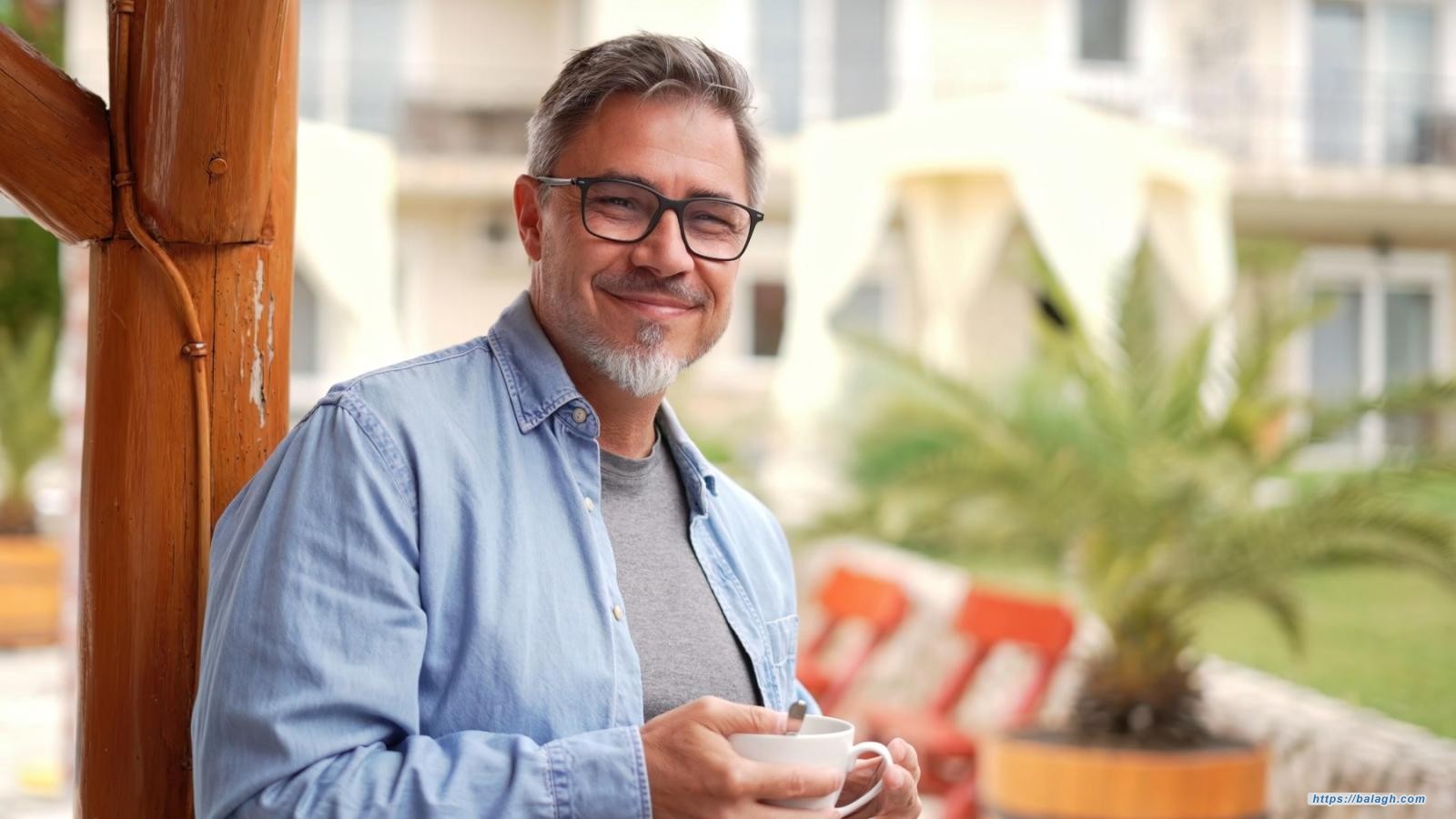 منحنى السعادة.. لماذا تصبح الحياة أجمل بعد الخمسين؟